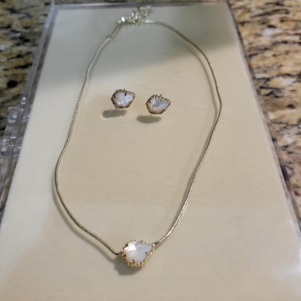Kendra Scott necklace & earrings set